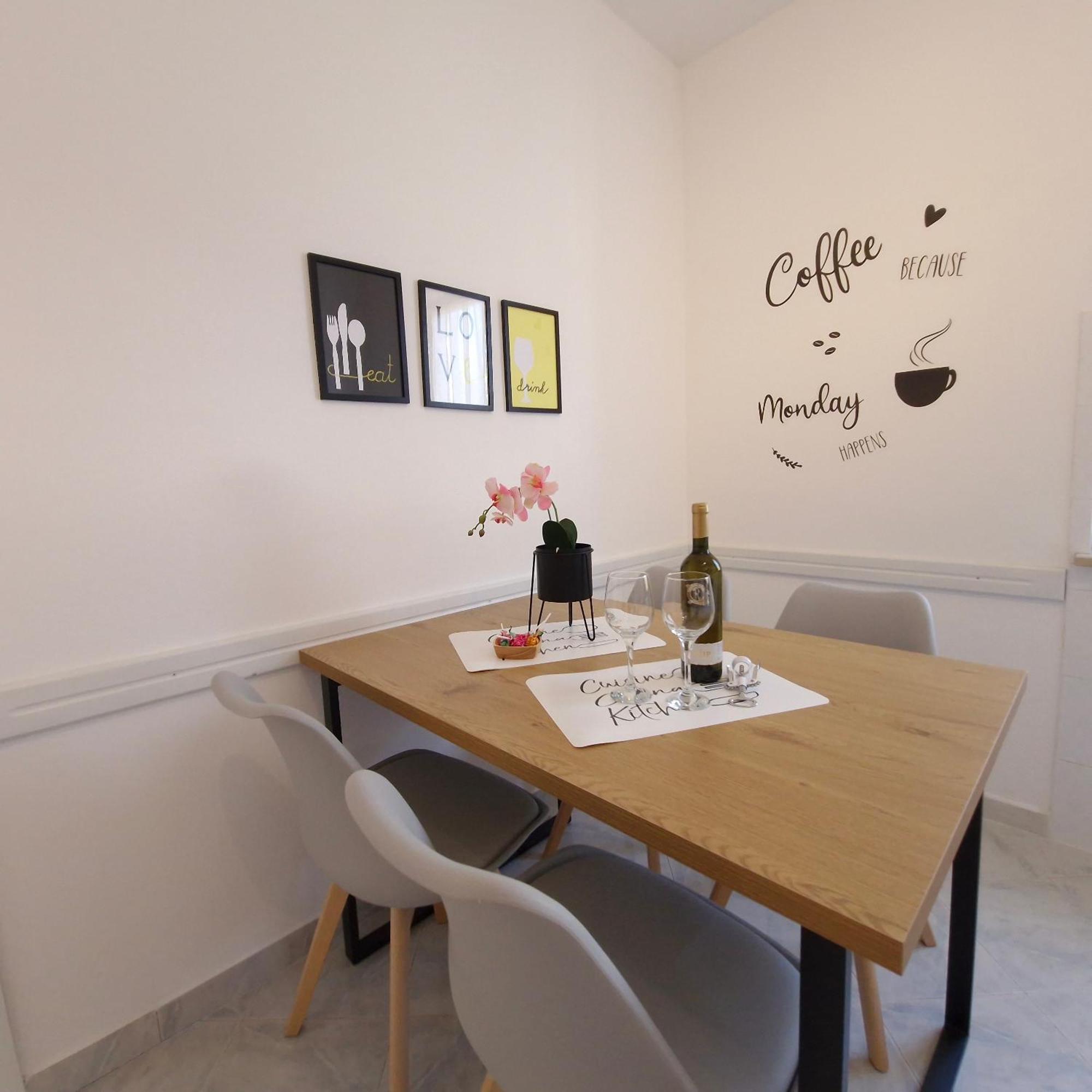 Lily's Lovely Apartment *